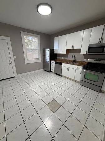 2BR/1BA Apartment on 99th Avenue Ct · Oakland photo 2