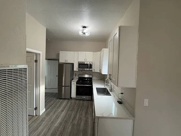 Apartments on E 16th St Unit 2 · Oakland photo 4