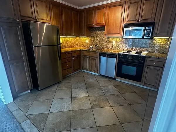 2324 Market Street (1165r) photo 2