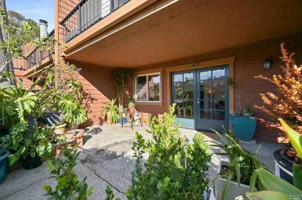1BR/1BA Condo on Stanford Way · Sausalito