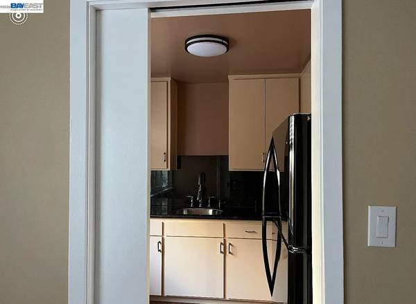 0BR/1BA Apartment on Day St · San Francisco photo 3