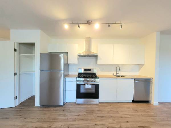 Redwood City: Unfurnished And Remodeled Studio W/ Laundry In Unit &amp; Parking Included photo 2