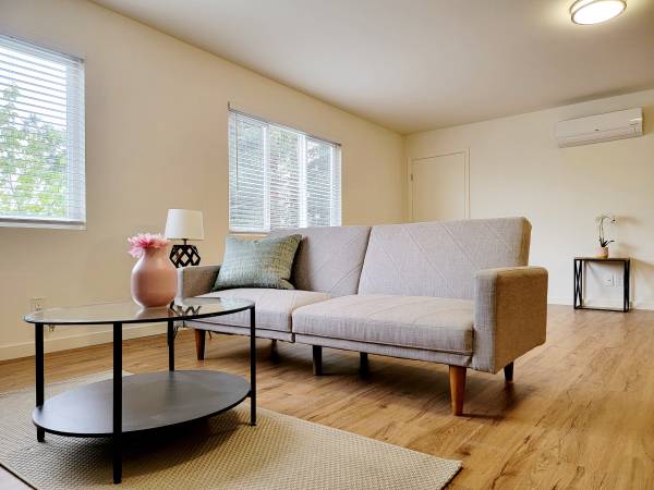 Redwood City: Unfurnished And Remodeled Studio W/ Laundry In Unit &amp; Parking Included photo 5