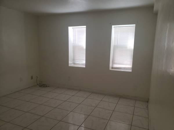 2BR/1BA Duplex · Richmond photo 3