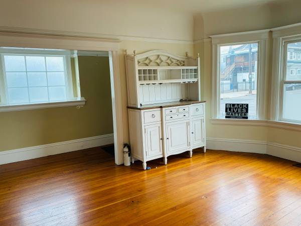 2BR/1BA Duplex · Oakland photo 4