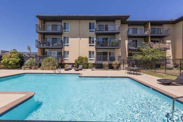 Apartments on Shore Line Dr · Alameda photo 4