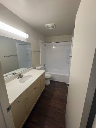 2BR/1BA Apartment · Larkspur photo 4