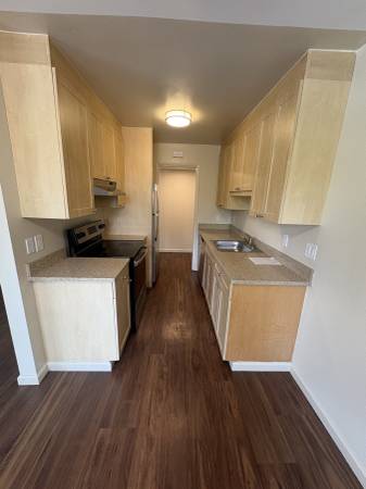 2BR/1BA Apartment · Larkspur photo 3