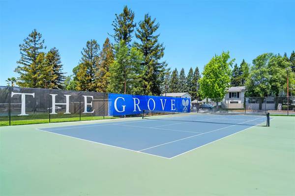 The Grove Luxury Apartments photo 2