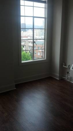 0BR/1BA Apartment · Oakland photo 2