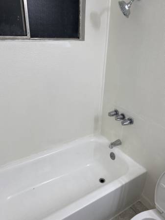 3BR/1BA Apartment · Oakland photo 4