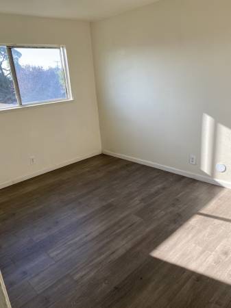 3BR/1BA Apartment · Oakland photo 3