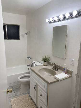 3BR/1BA Apartment · Oakland photo 5