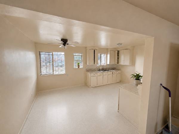 3BR/1BA Apartment · Oakland