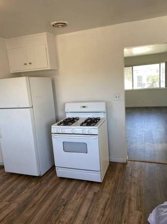 2BR/1BA Apartment · Oakland
