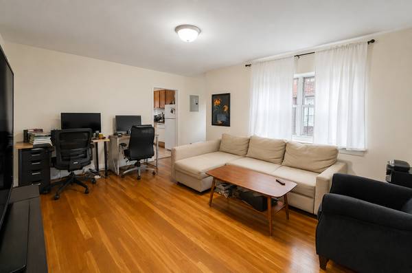 Spacious 4 photo 2