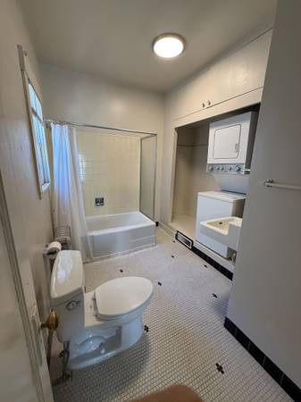 1BR/1BA Apartment · Oakland photo 3
