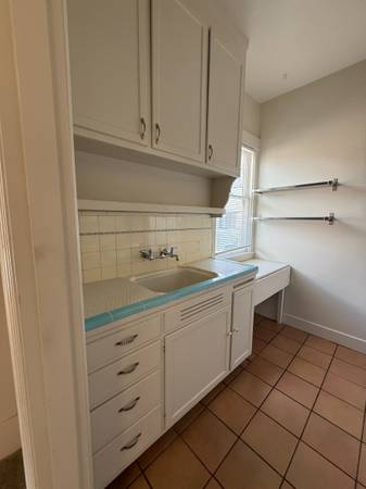 1BR/1BA Apartment · Oakland photo 5