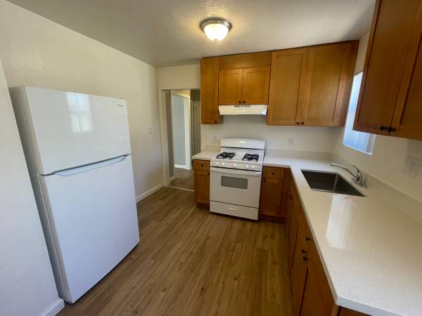 2BR/1BA Apartment on 99th Ave. Ct. · Oakland photo 3