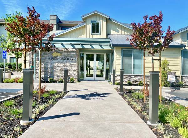 Springwood Apartments photo 2