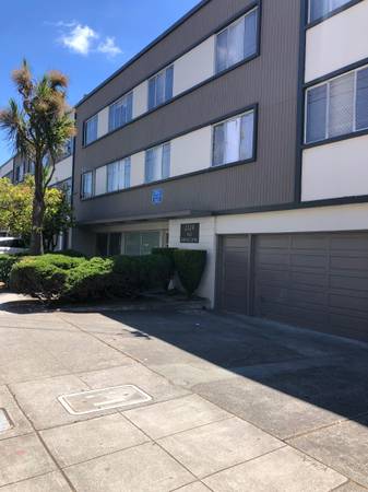 0BR/1BA Apartment on Dwight Way · Berkeley