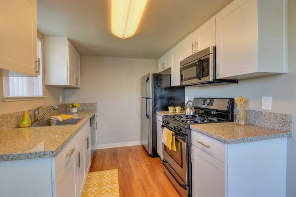 Apartments on Greenbriar Cir · Petaluma photo 5