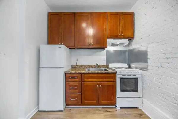 906 Howard Street (1149rc) photo 2