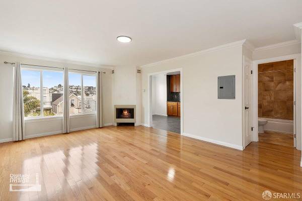 2BR/1BA Apartment · San Francisco photo 2