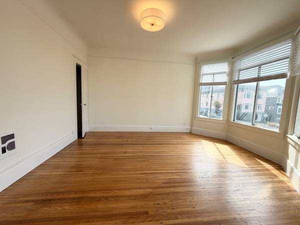 2BR/1BA Apartment on California · San Francisco photo 4