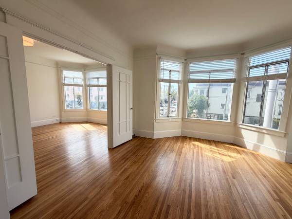 2BR/1BA Apartment on California · San Francisco photo 3