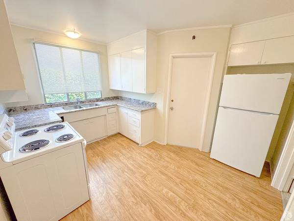 Apartments on Baytree Way · San Mateo photo 3