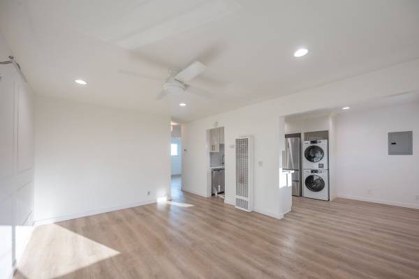 2BR/1BA Apartment · Oakland photo 2