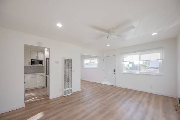 2BR/1BA Apartment · Oakland photo 4
