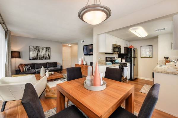 Apartments on Greenbriar Cir · Petaluma photo 4