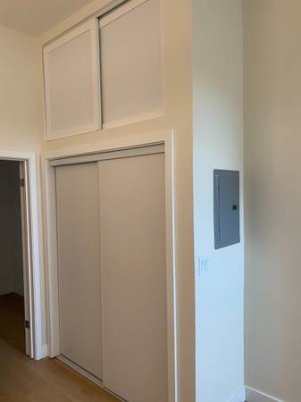 0BR/1BA Single Family House on Martin Luther King Jr Way · Oakland photo 3