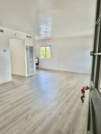 2BR/1BA Apartment · Hayward photo 2