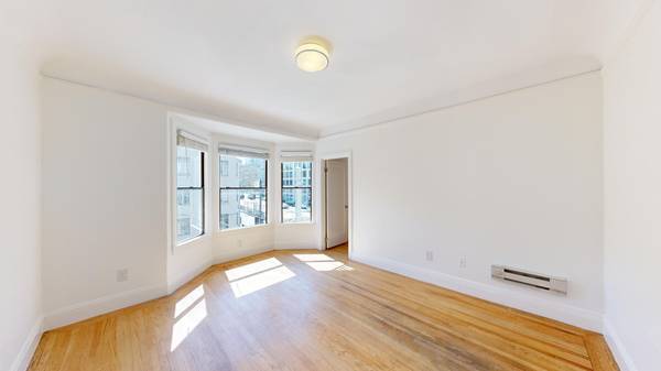 2500 Van Ness photo 2