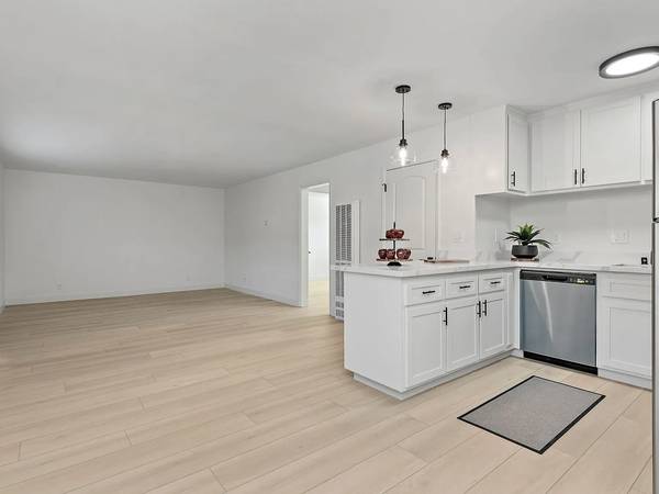 Apartments on W. Hamilton Ave · Campbell photo 3