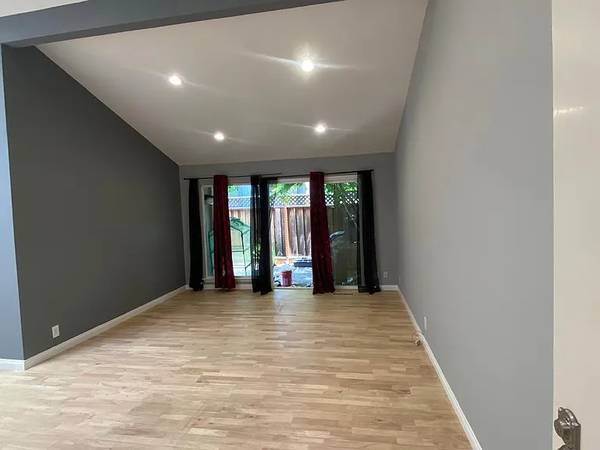 2BR/2BA Townhouse on Merrivale West Sq · San Jose photo 2