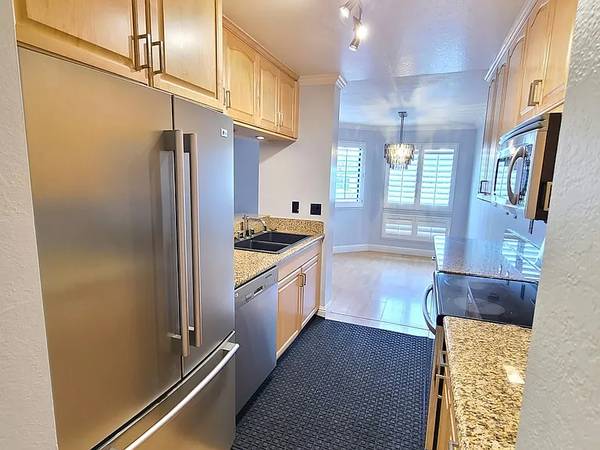 2BR/2BA Condo on Gary Dr · Castro Valley photo 3