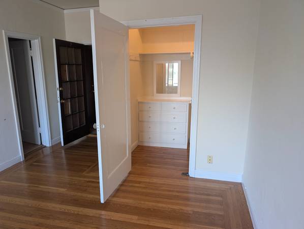 0BR/1BA Apartment · Berkeley photo 2