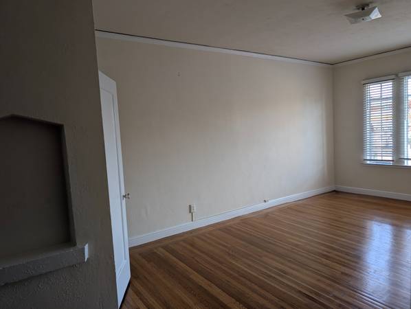 0BR/1BA Apartment · Berkeley photo 4