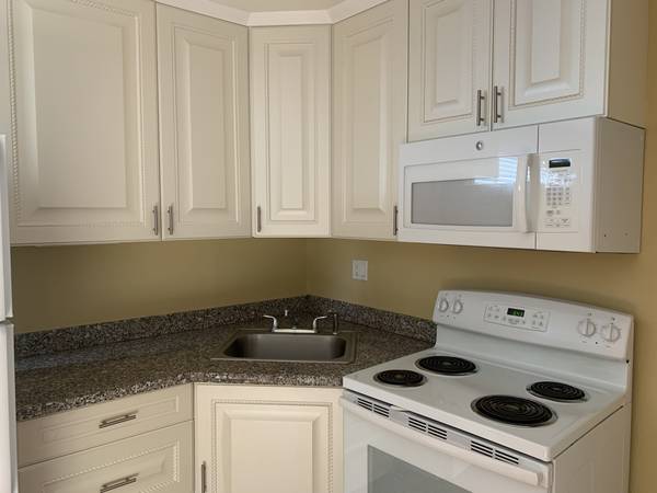 FURNISHED SHORT TERM 6 MONTH MINIMUM STAY photo 3