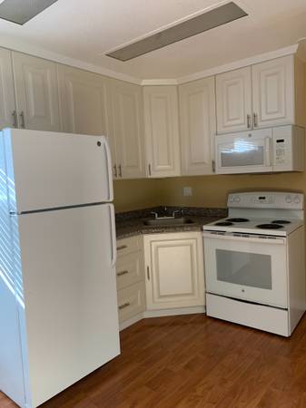 FURNISHED SHORT TERM 6 MONTH MINIMUM STAY photo 4