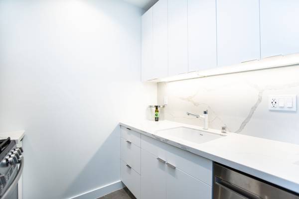 1BR/1BA Apartment on E Buena Vista · San Francisco photo 5