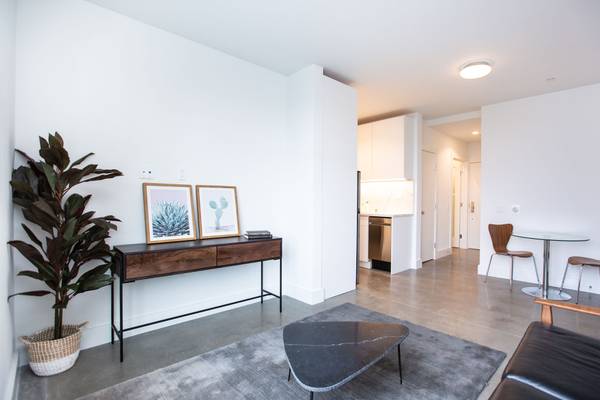 1BR/1BA Apartment on E Buena Vista · San Francisco photo 2