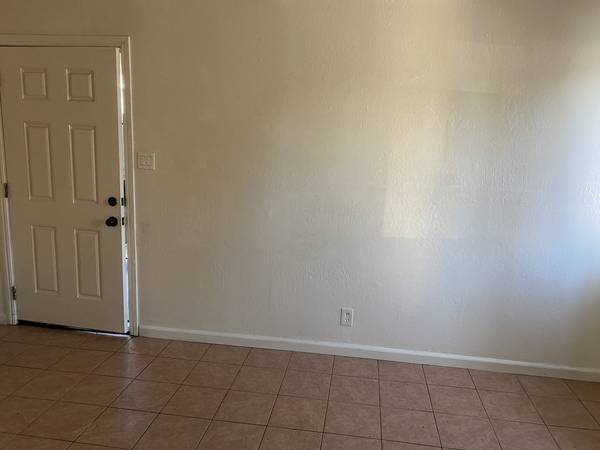 3BR/1BA Apartment on Lockwood St · Oakland photo 5