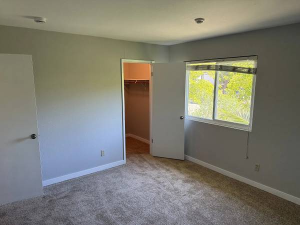 500 Russell Ave photo 4