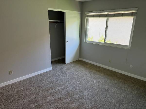 500 Russell Ave photo 5