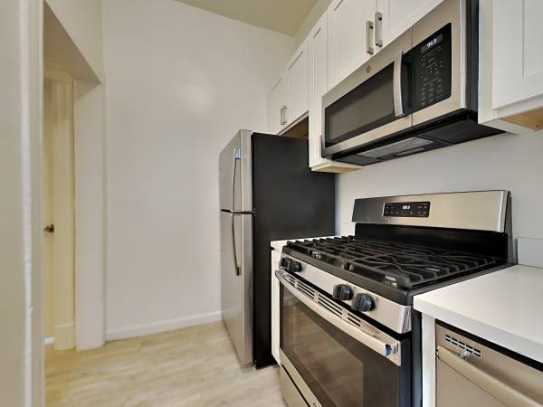 2BR/1BA Apartment on Oak St. · San Francisco photo 3